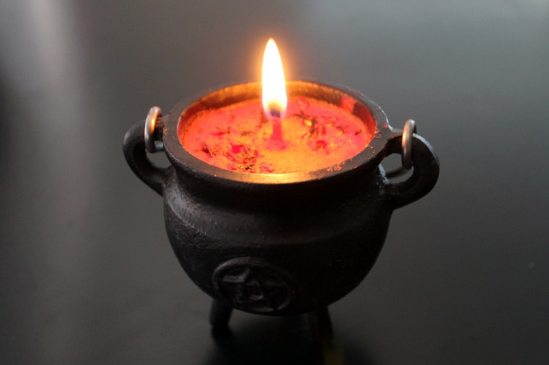 Cauldron candle